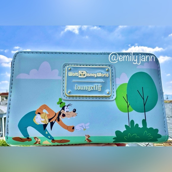 Walt Disney World♠️Mickey & Friends Zip Wallet - Picture 5 of 6